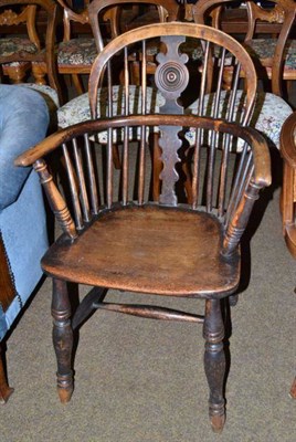 Lot 533 - Bullseye low back Windsor chair