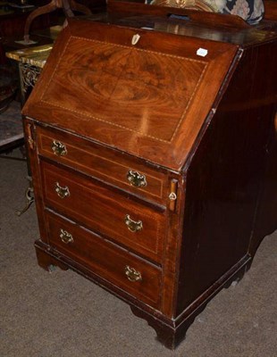 Lot 553 - A mahogany bureau of small proportions