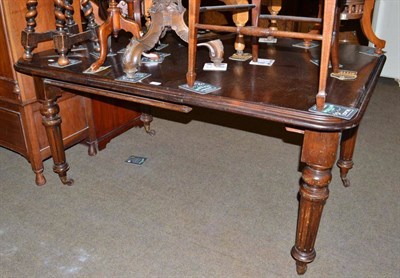 Lot 558 - Victorian oak wind-out table