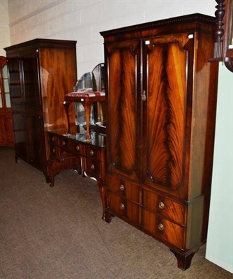 Lot 569 - A mahogany three piece bedroom suite retailed by Benty and Spinks Ltd, Leeds and Harrogate and...