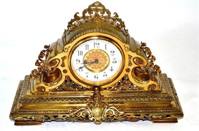 Lot 71 - Brass mantel clock
