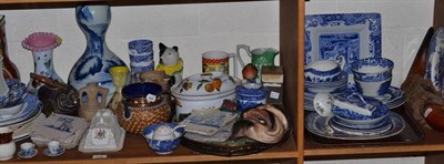 Lot 116 - Quantity of blue and white ceramics and miscellanea