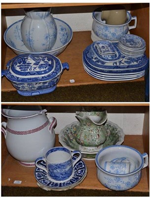 Lot 138 - A collection of assorted 19th and 20th century blue and white including willow pattern...