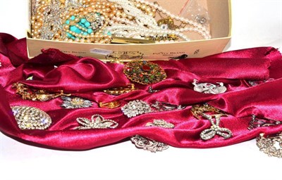 Lot 173 - A box of costume jewellery including simulated pearls, paste brooches etc