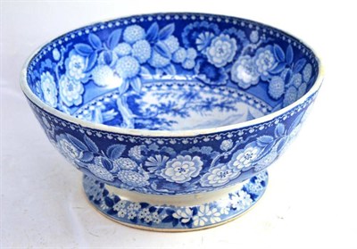 Lot 262 - A 19th century blue and white transfer decorated bowl decorated with a milking scene