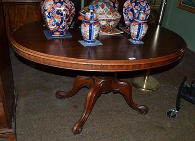 Lot 451 - Victorian mahogany oval loo table