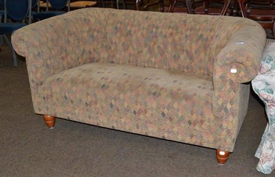 Lot 465 - Chesterfield settee