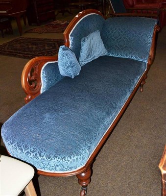 Lot 473 - Victorian chaise longue