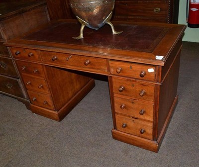 Lot 511 - Small Victorian desk