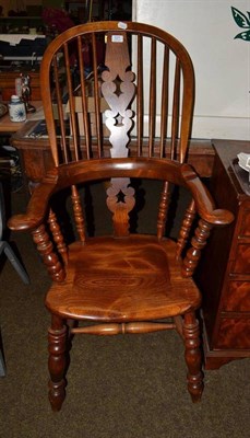 Lot 521 - A modern Windsor chair