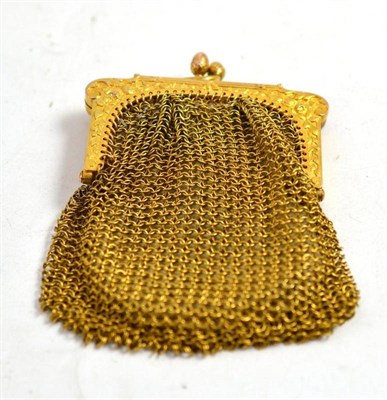 Lot 8 - A gold mesh purse