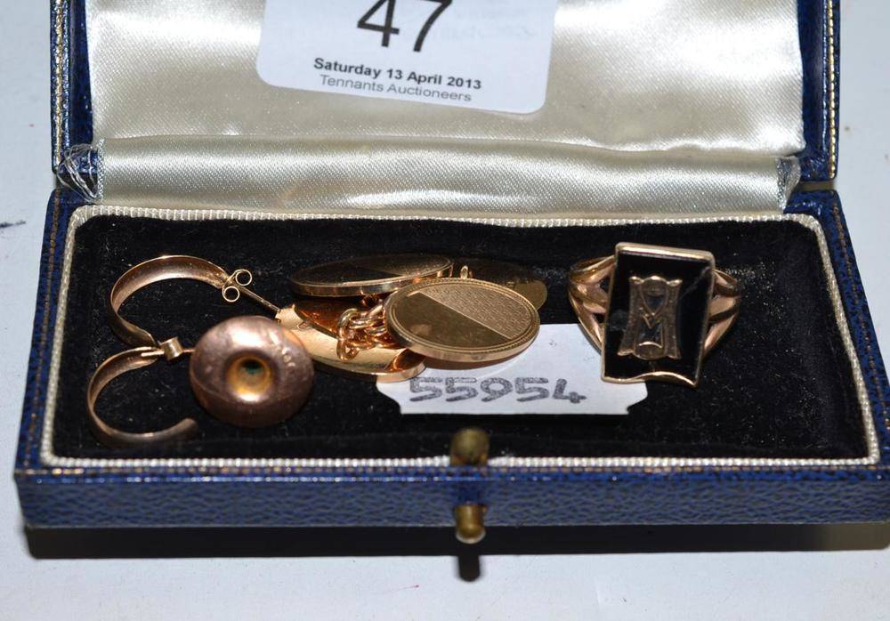 Lot 47 - A pair of 9ct gold cufflinks, ring stamped '9ct', etc