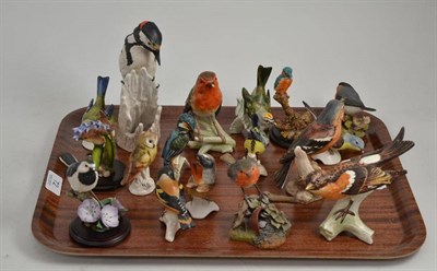 Lot 72 - A tray including Goebel figures of birds and Country artist models