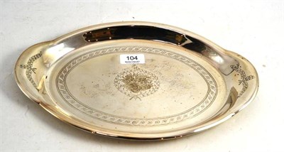 Lot 104 - An oval Walker & Hall silver dish