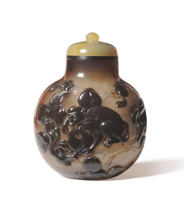 Lot 146 - A Chinese Carved Cameo Agate Snuff Bottle, perhaps Suzhu, circa 1750-1850, the flattened ovoid...