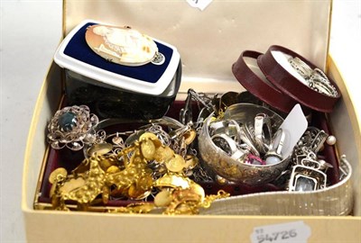 Lot 147 - A quantity of silver and white metal jewellery including rings, bangles, brooches etc