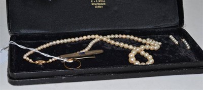 Lot 149 - A strand of cultured pearls, a tie slide stamped 'PLAT' and '9CT', a band ring stamped '333'