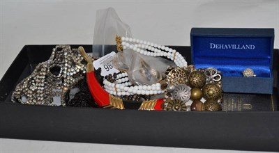 Lot 286 - A quantity of costume jewellery including jet, paste set pieces etc