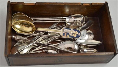 Lot 299 - A good collection of modern silver anointing spoons