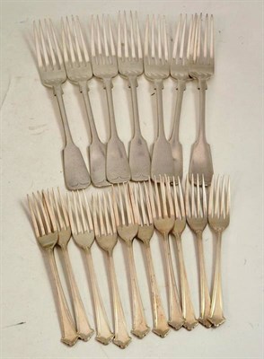 Lot 303 - A set of ten silver Elkington & Co. desert forks and seven fiddle pattern table forks