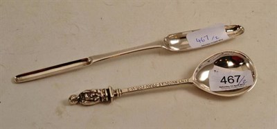 Lot 467 - A marrow scoop and an apostle spoon