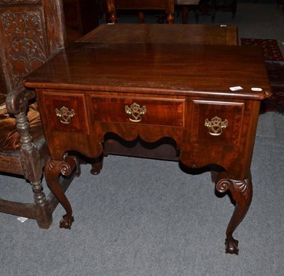 Lot 559 - A reproduction mahogany lowboy, 86cm wide