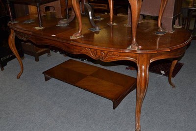 Lot 638 - Oak dining table on cabriole legs