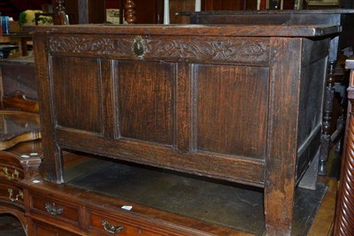 Lot 1248 - Early 18th century oak coffer