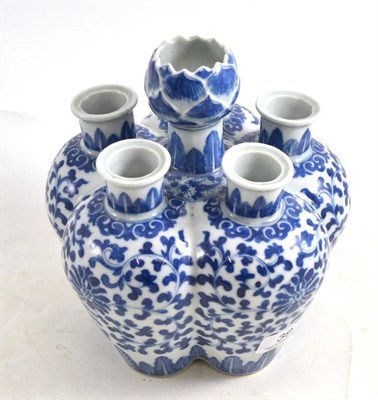 Lot 39 - A 20th century Chinese blue and white porcelain six bottle vase