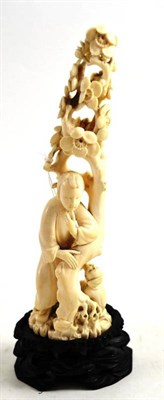Lot 48 - An early 20th century carved ivory figure of a mother and child beneath a tree