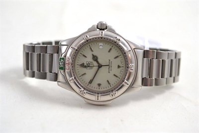 Lot 64 - A stainless steel quartz wristwatch, signed Tag Heuer, Professional, 200 meters