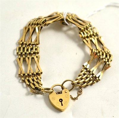 Lot 182 - A 9ct gold gate bracelet