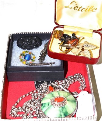 Lot 184 - A gem set pendant, a chain, assorted brooches etc