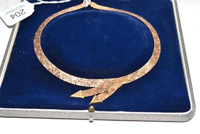 Lot 204 - Three colour 9ct gold necklace