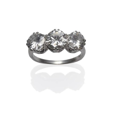 Lot 260 - An Early 20th Century Diamond Three Stone Ring, the slightly graduated round brilliant cut diamonds