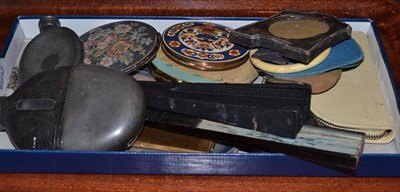 Lot 290 - Assorted compacts and other items