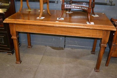 Lot 353 - An early 20th century mahogany side table