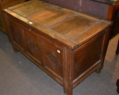 Lot 412 - 18th century oak linen chest