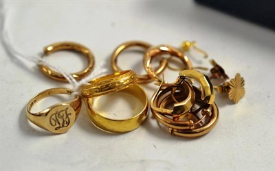 Lot 79 - Two gold rings, a signet ring, four pairs of earrings and two odd earrings