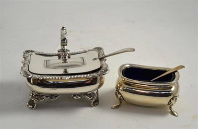 Lot 81 - An Edwardian silver mustard pot and cover and a salt with glass liner