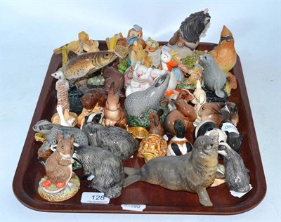 Lot 128 - A tray of assorted small Beswick animals and critters