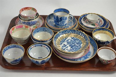 Lot 150 - A tray of late 18th/early 19th century tea bowls and saucers including Salopian, etc