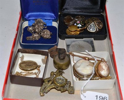 Lot 196 - 22ct gold wedding band, cameo brooches, bar brooches, owl head link bracelet and other items