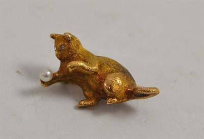 Lot 211 - Cat brooch with pearl stamped '15C'