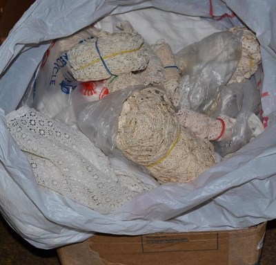 Lot 257 - Quantity of assorted lace and linen