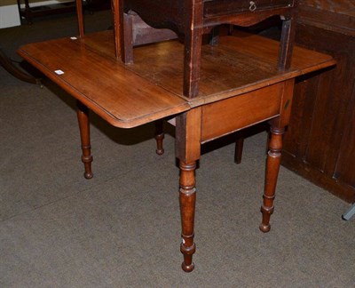 Lot 492 - A Victorian mahogany Pembroke table