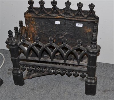 Lot 610 - Gothic style grate