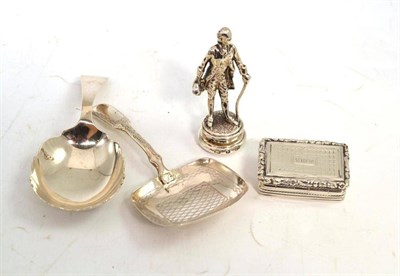 Lot 83 - Silver vinaigrette, two silver caddy spoons and a silver figure
