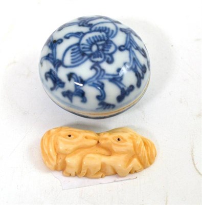 Lot 115 - A 17th century blue and white miniature bowl and cover and a carved ivory pendant