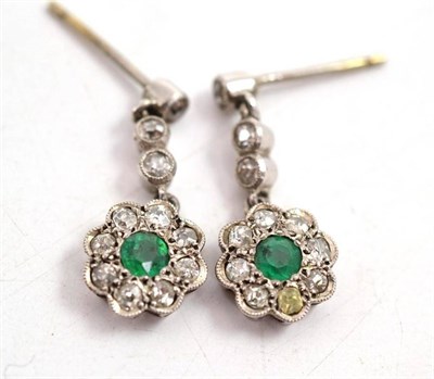 Lot 132 - A pair of diamond and emerald drop earrings